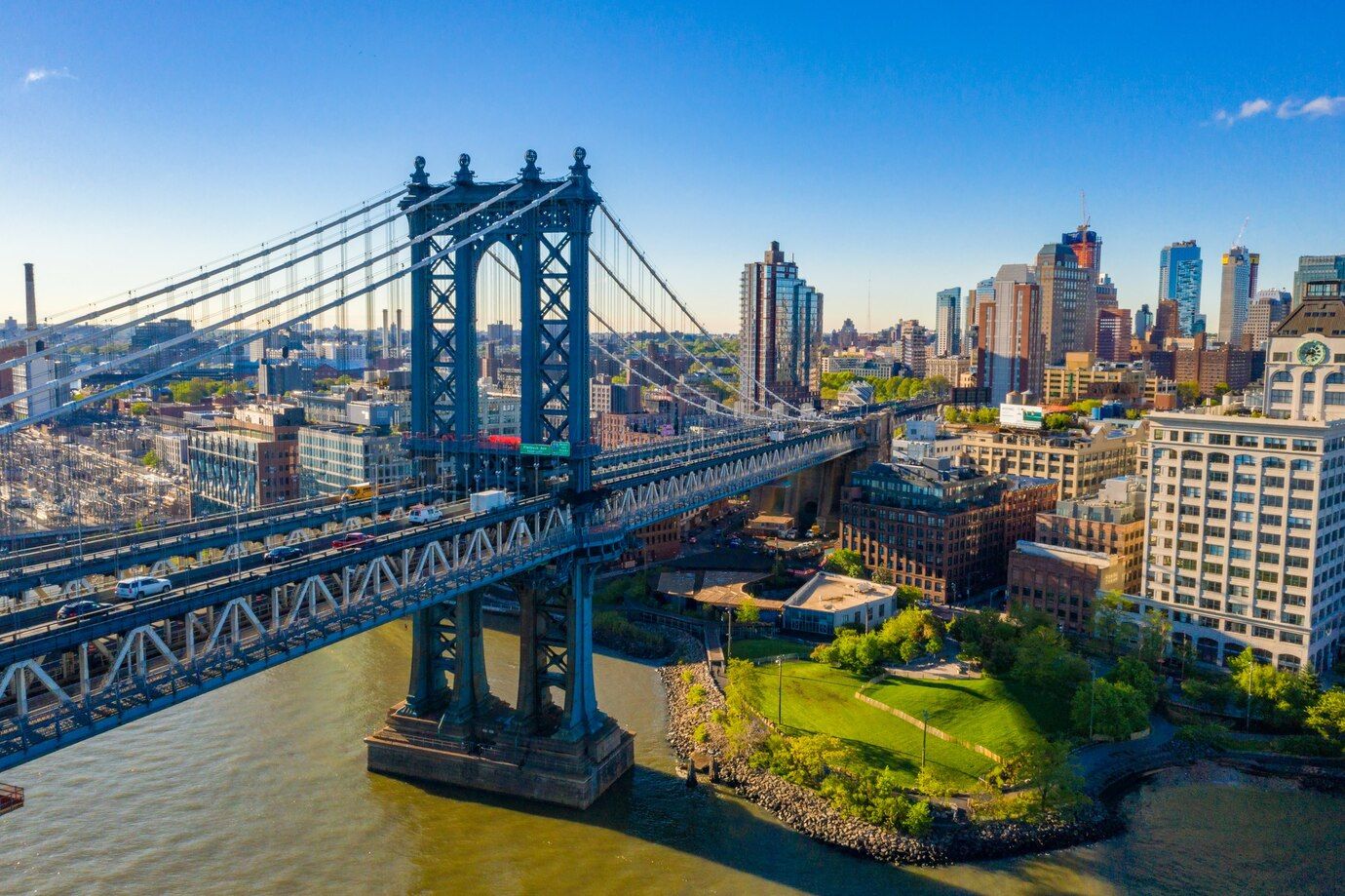 beautiful-manhattan-bridge-new-york-usa_181624-48458.jpg