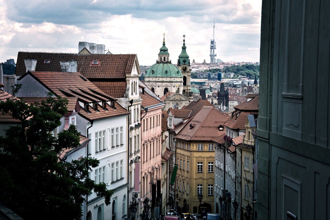 beautiful-old-streets-buildings-prague_1204-210.jpg