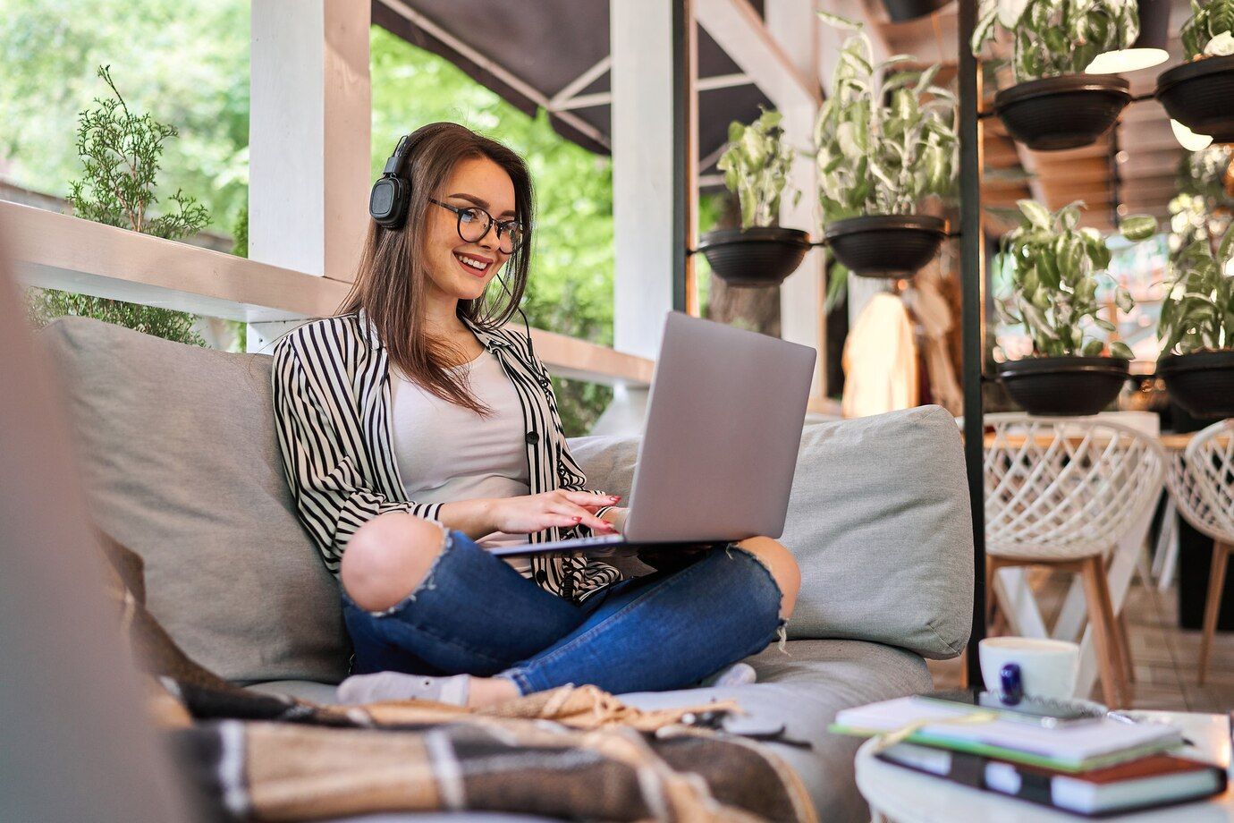 beautiful-student-girl-learning-home-with-laptop_496169-2916.jpg