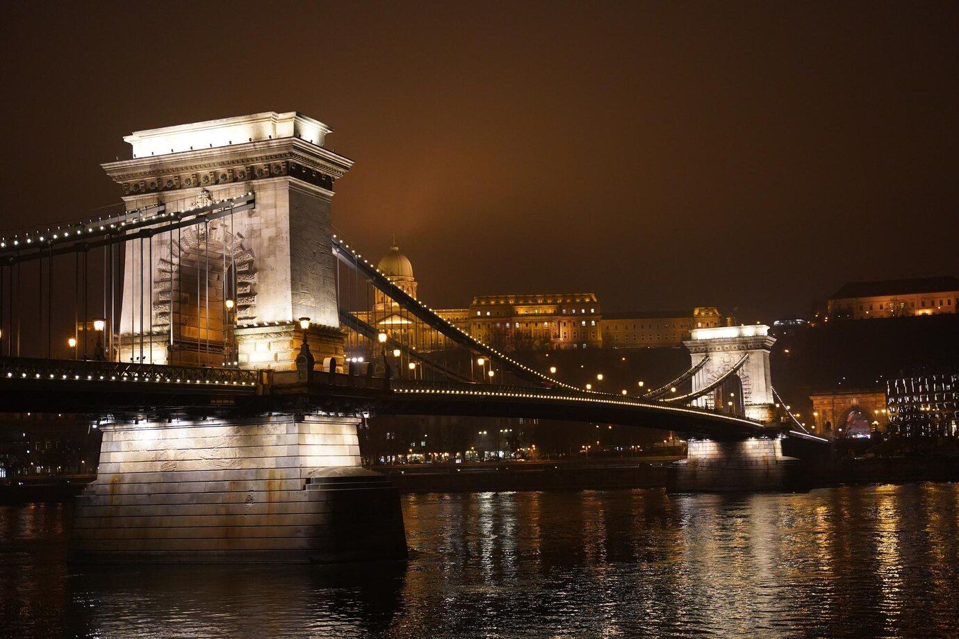 evening-view-famous-szechenyi-chain-bridge-budapest-hungary_181624-60653.jpg