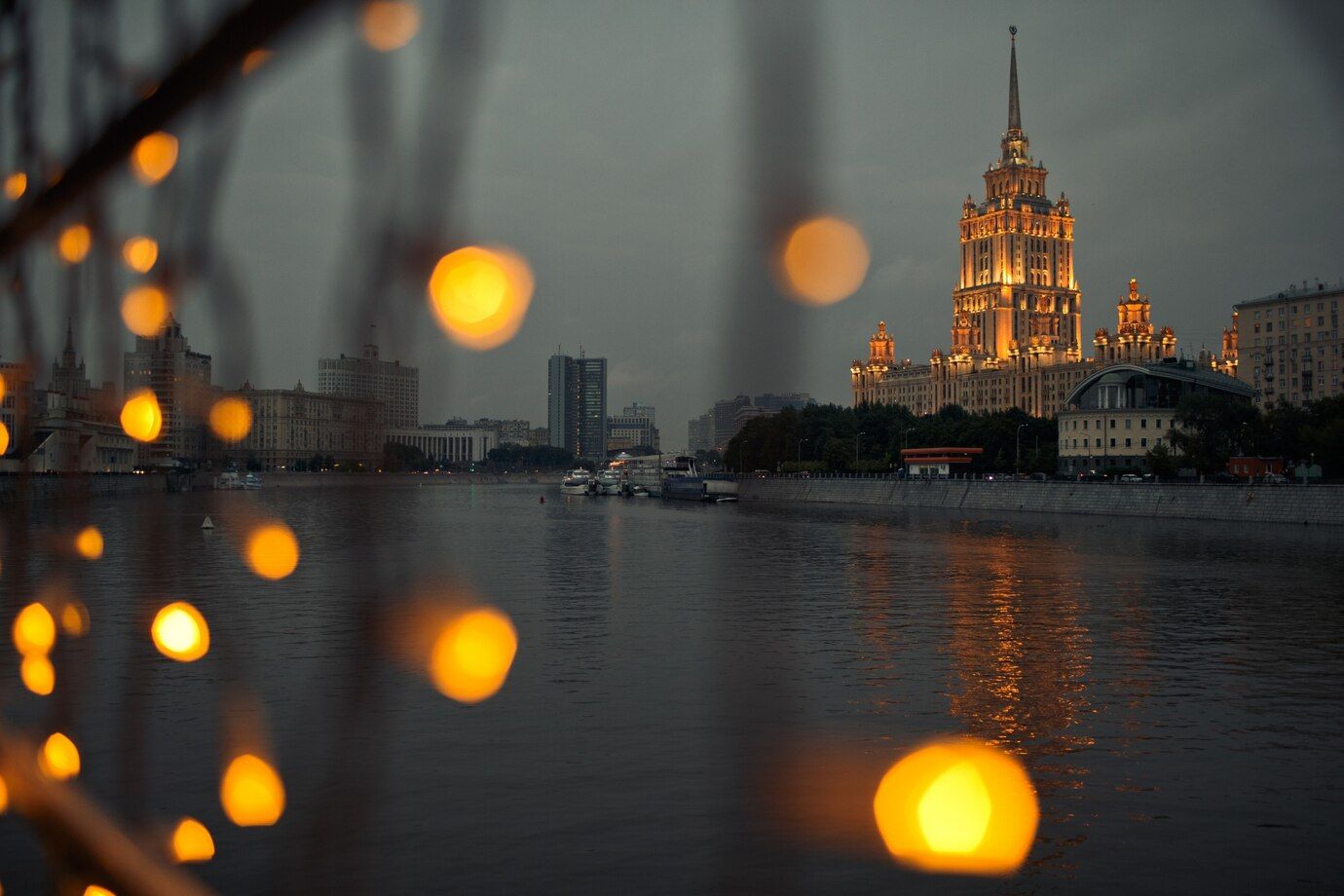 look-through-lamps-shiny-moscow-city_1304-3740.jpg