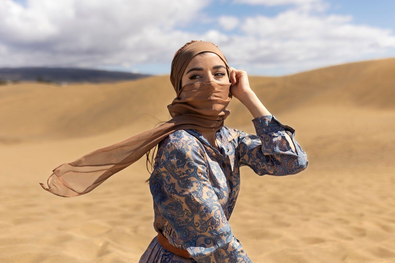 medium-shot-woman-desert-wearing-scarf_23-2149408633.jpg